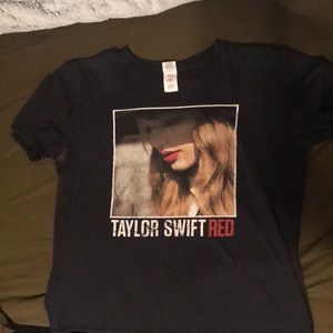 Taylor Swift red tour tee